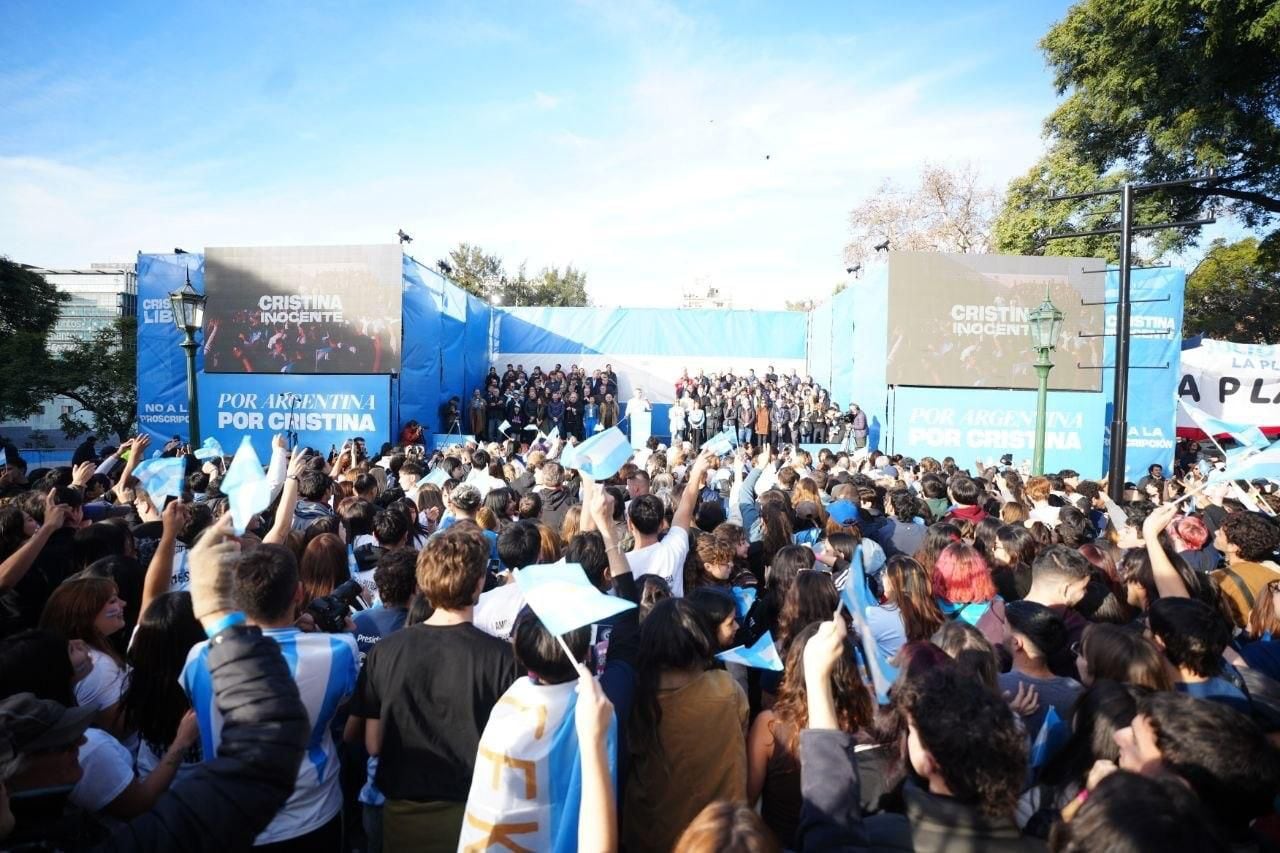 Máximo Kirchner reivindicó que Cristina Kirchner enfrentó al poder económico y recordó la recuperación de las AFJP, AySA, YPF y Vaca Muerta