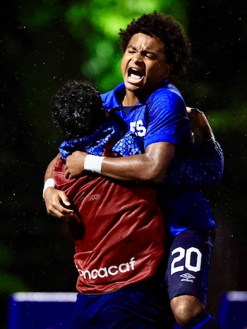 Isaac Kofi definió con frialdad desde el punto penal al minuto 66 para marcar el 1-1 decisivo que envió la final a los penales (Cortesía: La Selecta SLV).