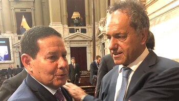 El designado embajador argentino Daniel Scioli, y el vicepresidente de Brasil, Hamilton Mourao