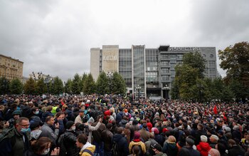 Centenares de personas, incluidos miembros