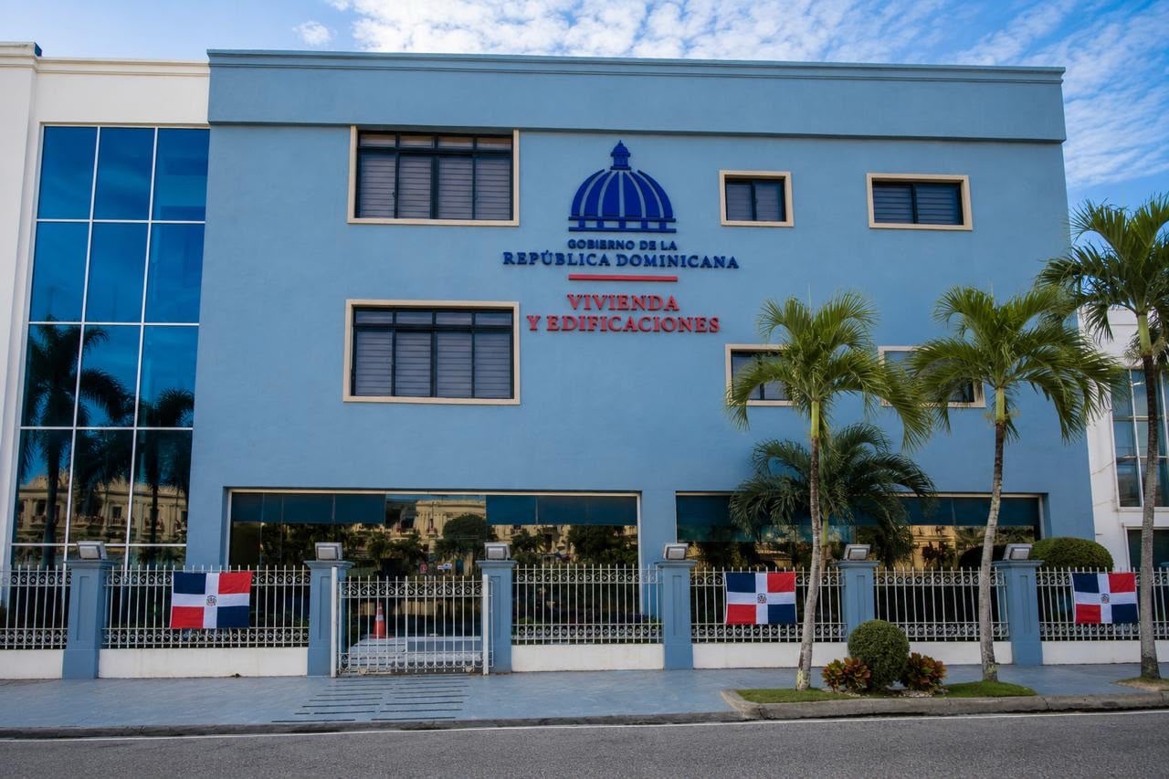 Víctor Bisonó afirmó que la modernización de la permisología busca dar transparencia y trazabilidad a los expedientes y estandarizar criterios técnicos. (Cortesía: Gobierno de República Dominicana)
