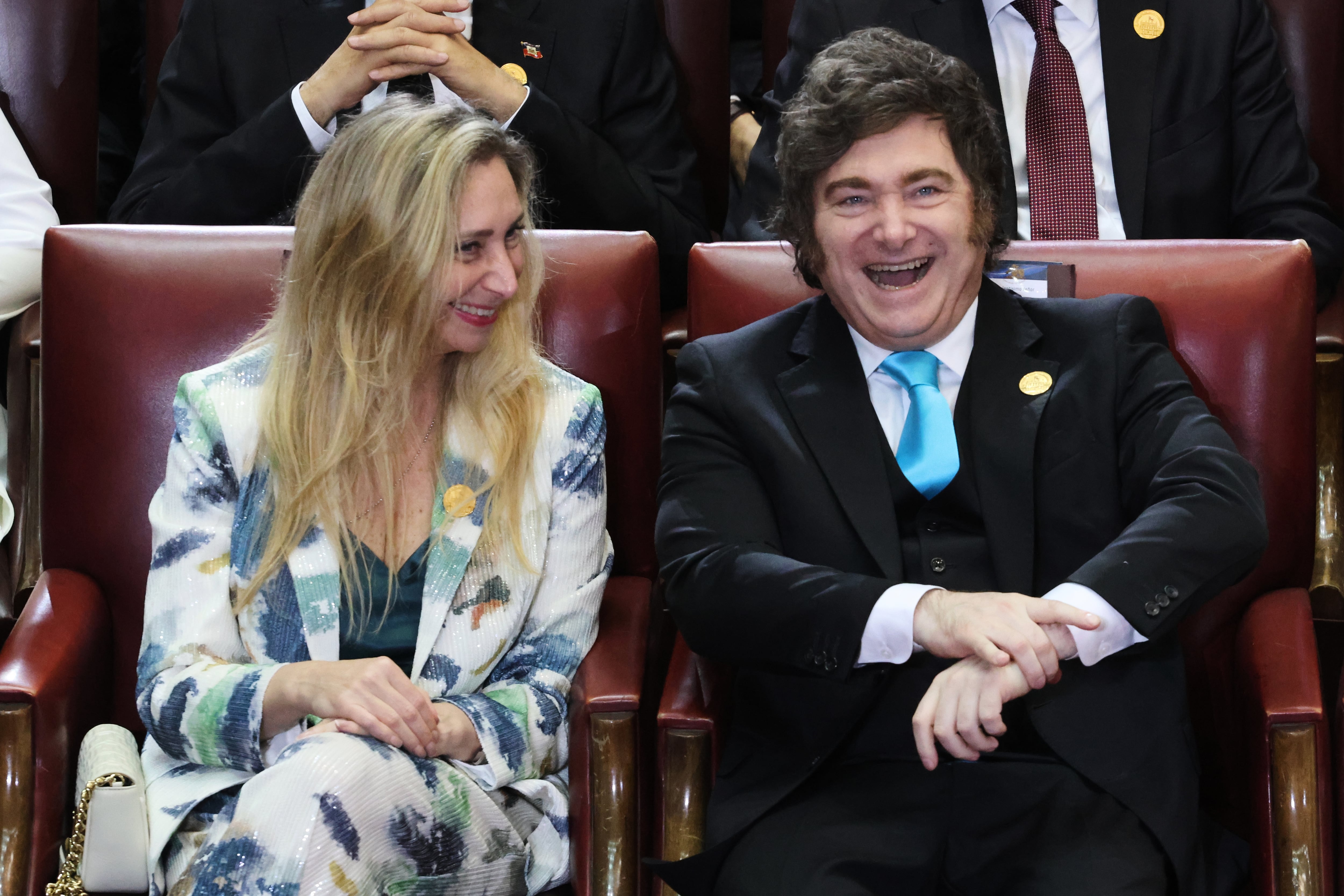 Javier Milei junto a su hermana Karina (AP)