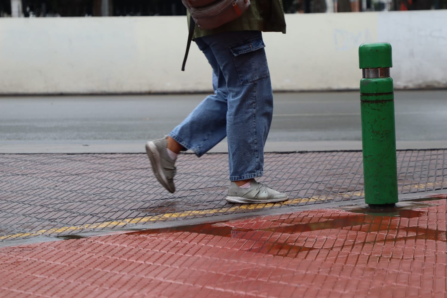 Lluvia en Lima: Intensa llovizna, bajas temperaturas y neblina se registró en varios distritos de la capital. (Infobae/Paula Elizalde)