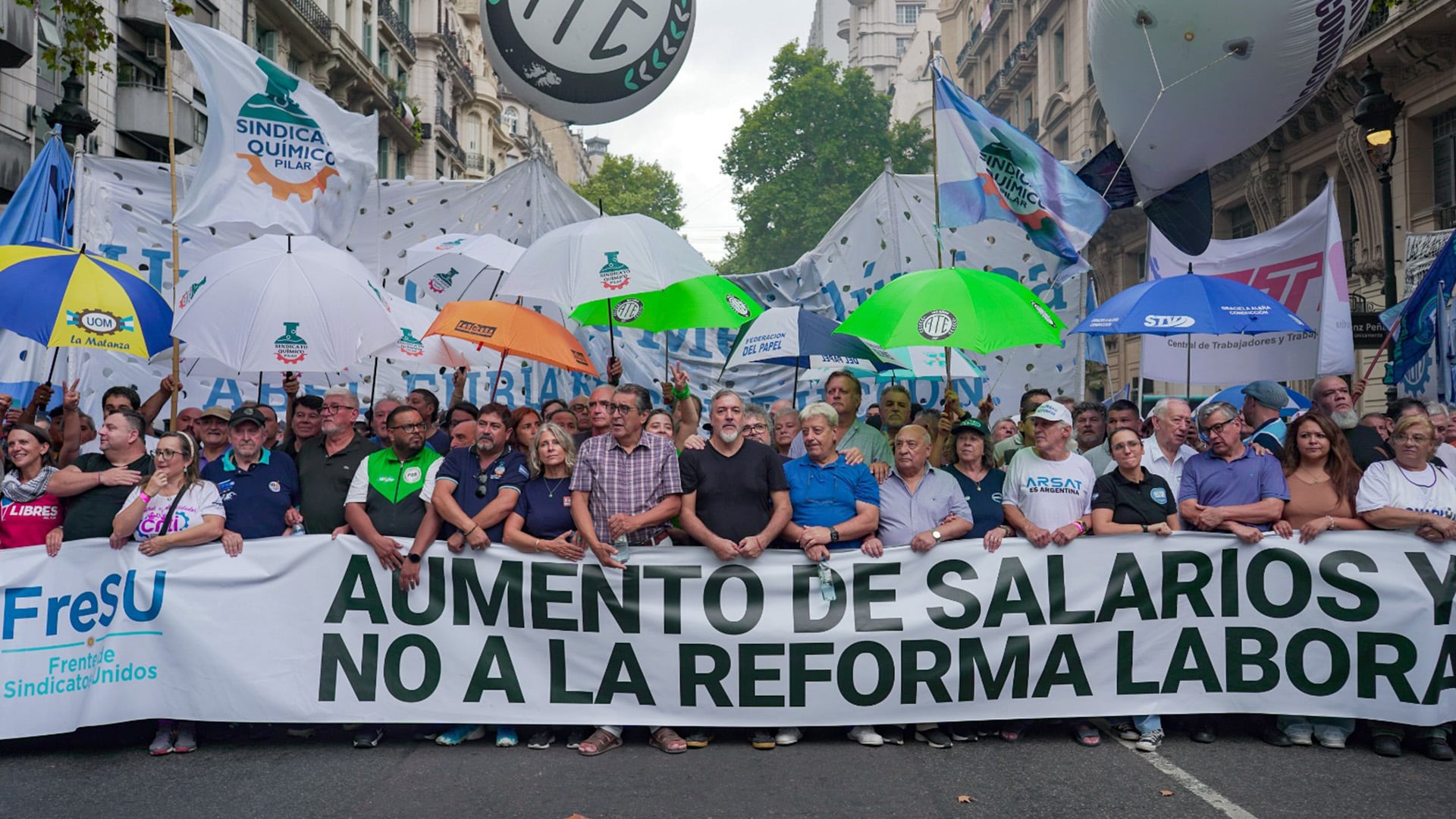 Abel Furlán y dirigentes del Fresu, en una movilización contra la reforma laboral