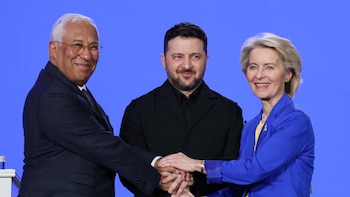 La UE aprueba el préstamo de 90.000 millones de euros a Ucrania, acordado en diciembre, tras retirar Hungría su veto