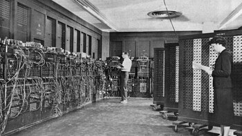 El ENIAC, presentado en 1946,