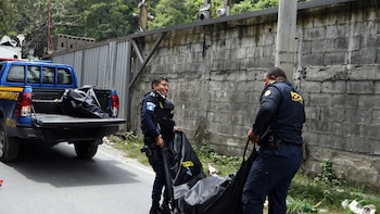 Más de 140 cuerpos envueltos en bolsas y sábanas aparecen en las calles de Guatemala: la guerra de pandillas que triplicó las cifras y desbordó a las autoridades