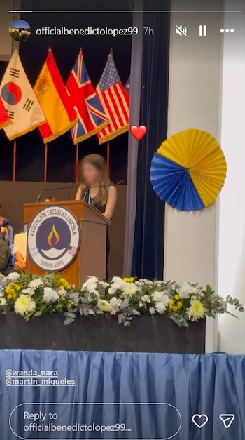 La menor dio un breve discurso en el escenario del colegio