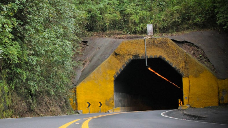 La Ruta 32 recibirá inversiones cercanas a USD 200 millones para pasos a desnivel, estabilización de taludes, drenajes y otras obras de seguridad vial. Cortesía: MOPT