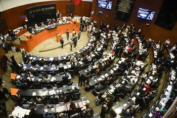 CIUDAD DE MÉXICO, 28MAYO2026.- Con 87 votos a favor y 40 en contra fue aprobada en lo general la reforma del Poder Judicial durante la sesión extraordinaria del Senado de la República.
FOTO: MARIO JASSO/CUARTOSCURO.COM