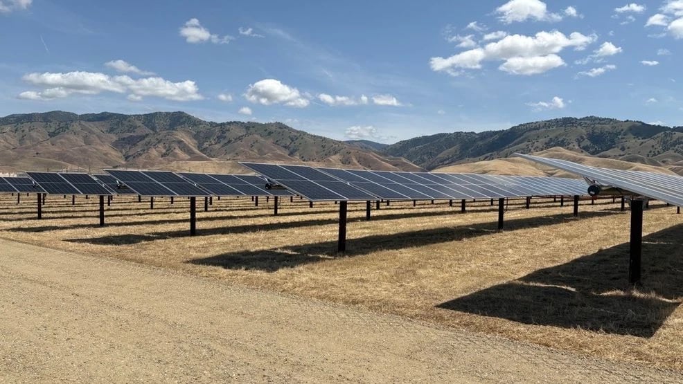 Con 105 megavatios de capacidad y 226,000 paneles solares, el Pastoria Solar Project se posiciona como el mayor acuerdo de energía renovable del Departamento de Recursos Hídricos de California (KBAK)