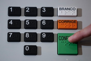 Brasil exhibió por primera vez el interior de una urna electrónica