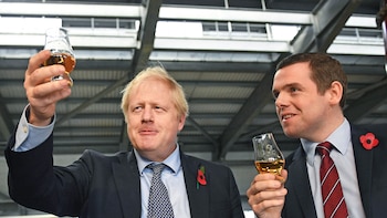 Crece la indignación en el