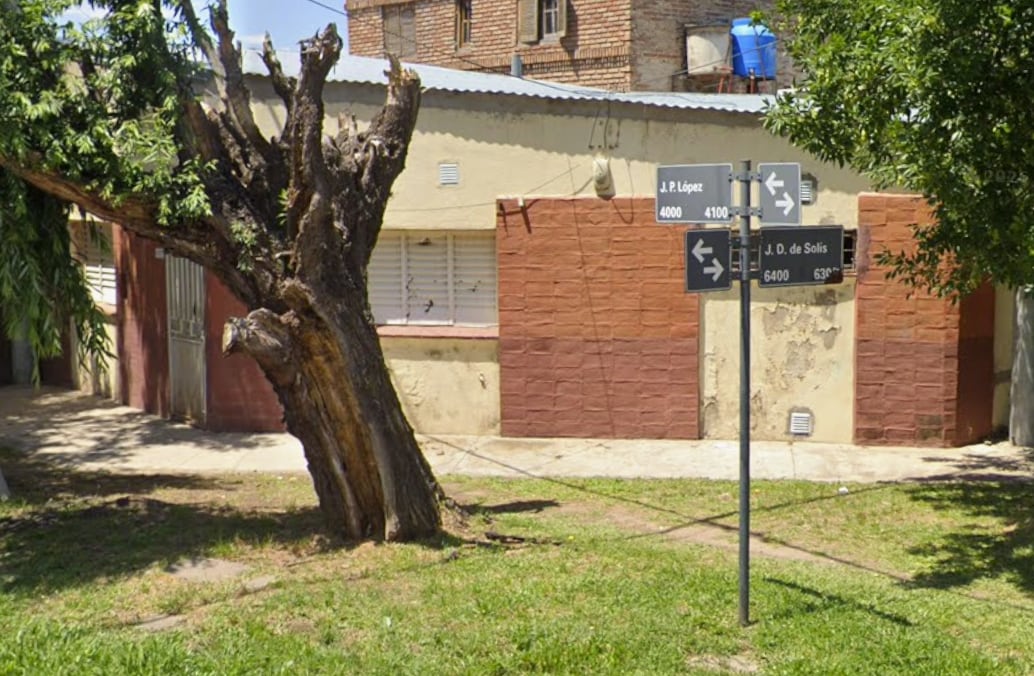 La víctima del robo estaba en la vereda de su casa cuando fue interceptada, golpeada, atada con un cable y despojada de sus joyas