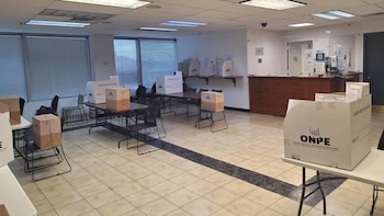 Paterson y Orlando: mesas de sufragio se activan en EE.UU. tras retrasos electorales