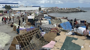 El Gobierno de Ceuta solicita el desalojo urgente del asentamiento levantado junto a la desalinizadora