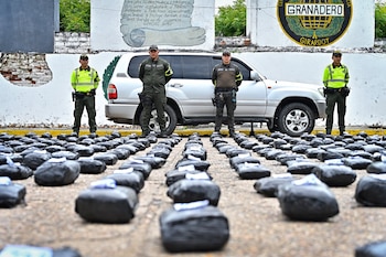 Los delincuentes utilizaban una camioneta blindada Toyota Land Cruiser 2007 y suplantación de placas para el transporte de droga - crédito Gobernación de Cundinamarca