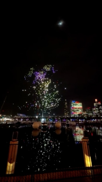 Varios drones caen en el Darling Harbour de Sídney tras un fallo en el espectáculo de luces