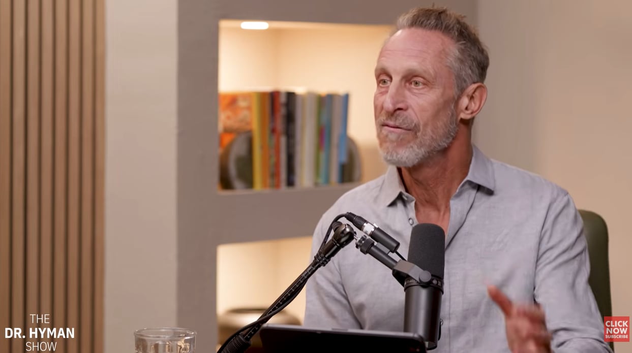 El consumo insuficiente de colina afecta el desarrollo cerebral fetal; el 90% de las embarazadas no llega a la dosis recomendada (YouTube: Mark Hyman, MD)