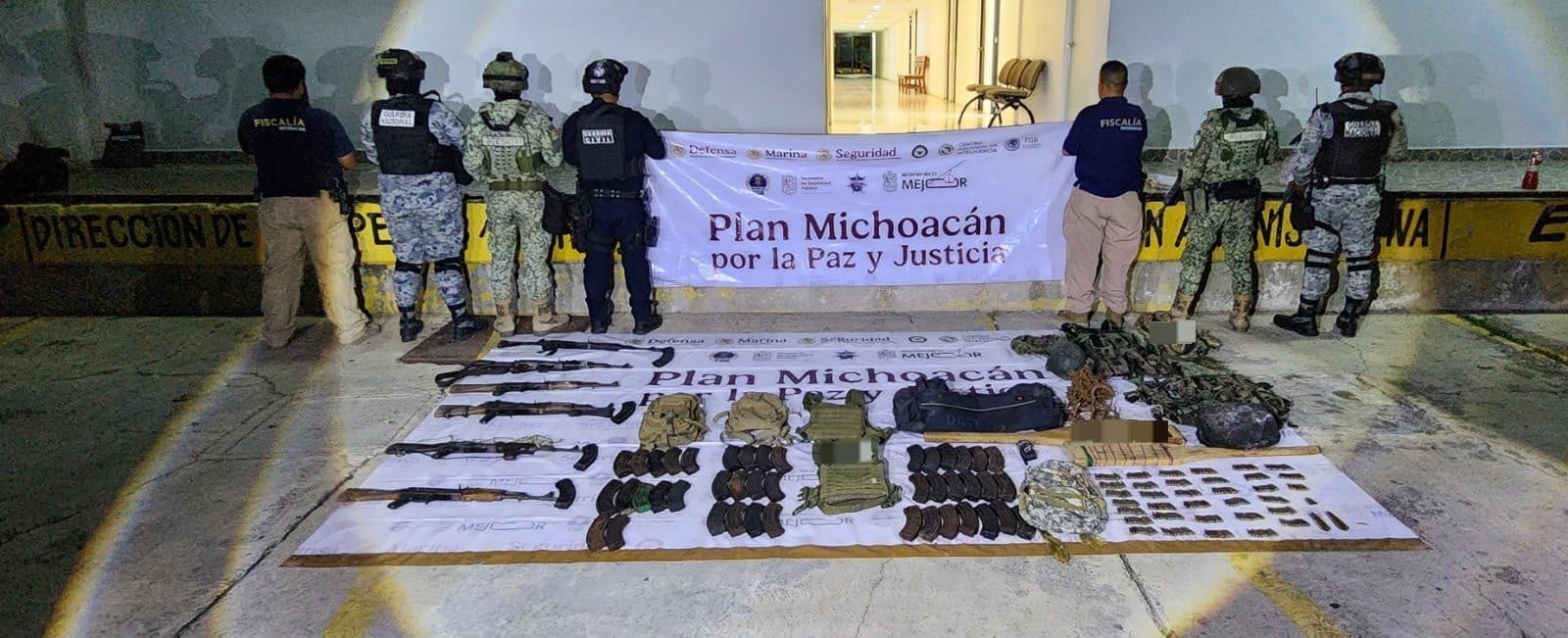 El inmueble localizado en la colonia El Hospital habría sido utilizado como casa de seguridad por una célula criminal que opera en Tierra Caliente. (X @SSeguridad_Mich)