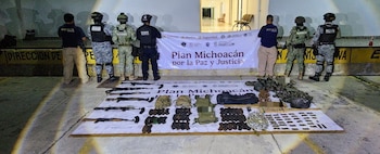 El inmueble localizado en la colonia El Hospital habría sido utilizado como casa de seguridad por una célula criminal que opera en Tierra Caliente. (X @SSeguridad_Mich)