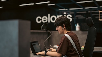 Estos son los pasos clave para que las empresas pasen de experimentar a escalar sus proyectos de IA, según Celonis