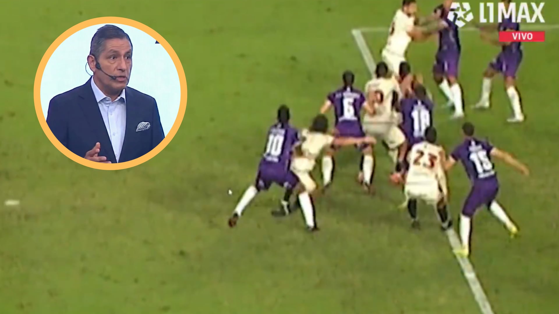 Exárbitro FIFA rechazó el polémico penal a Williams Riveros en Universitario vs Comerciantes Unidos.