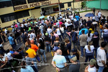 Los venezolanos hicieron fila en