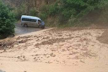 Deslizamientos y caída de árboles