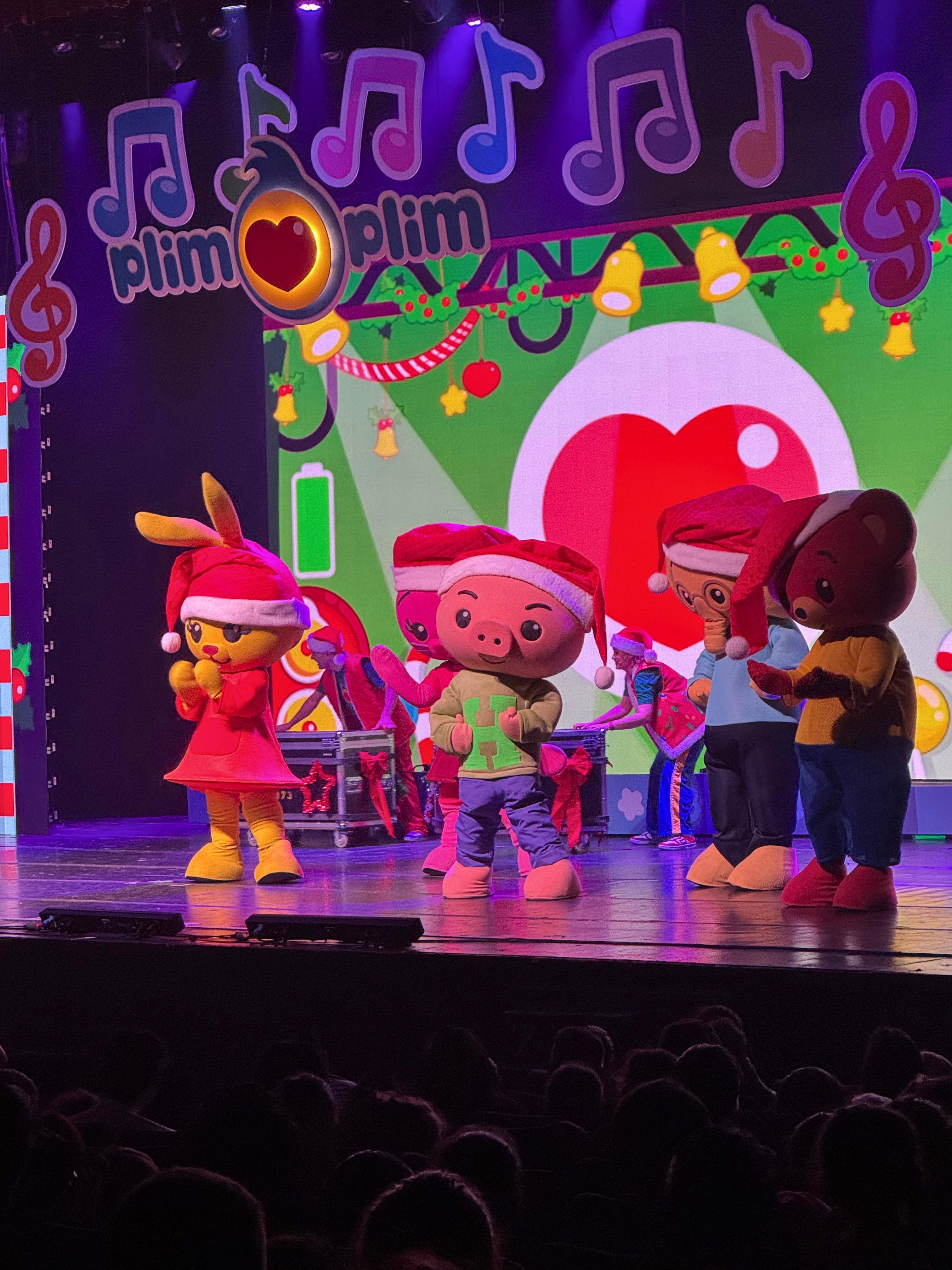Nesho, Bam, Aquarella, Mei Li y Hoggie acompañarán a Plim Plim en su presentación en Lima.