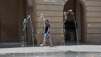 Casi toda España estará hoy en aviso por calor, con Cantabria y País Vasco en nivel rojo