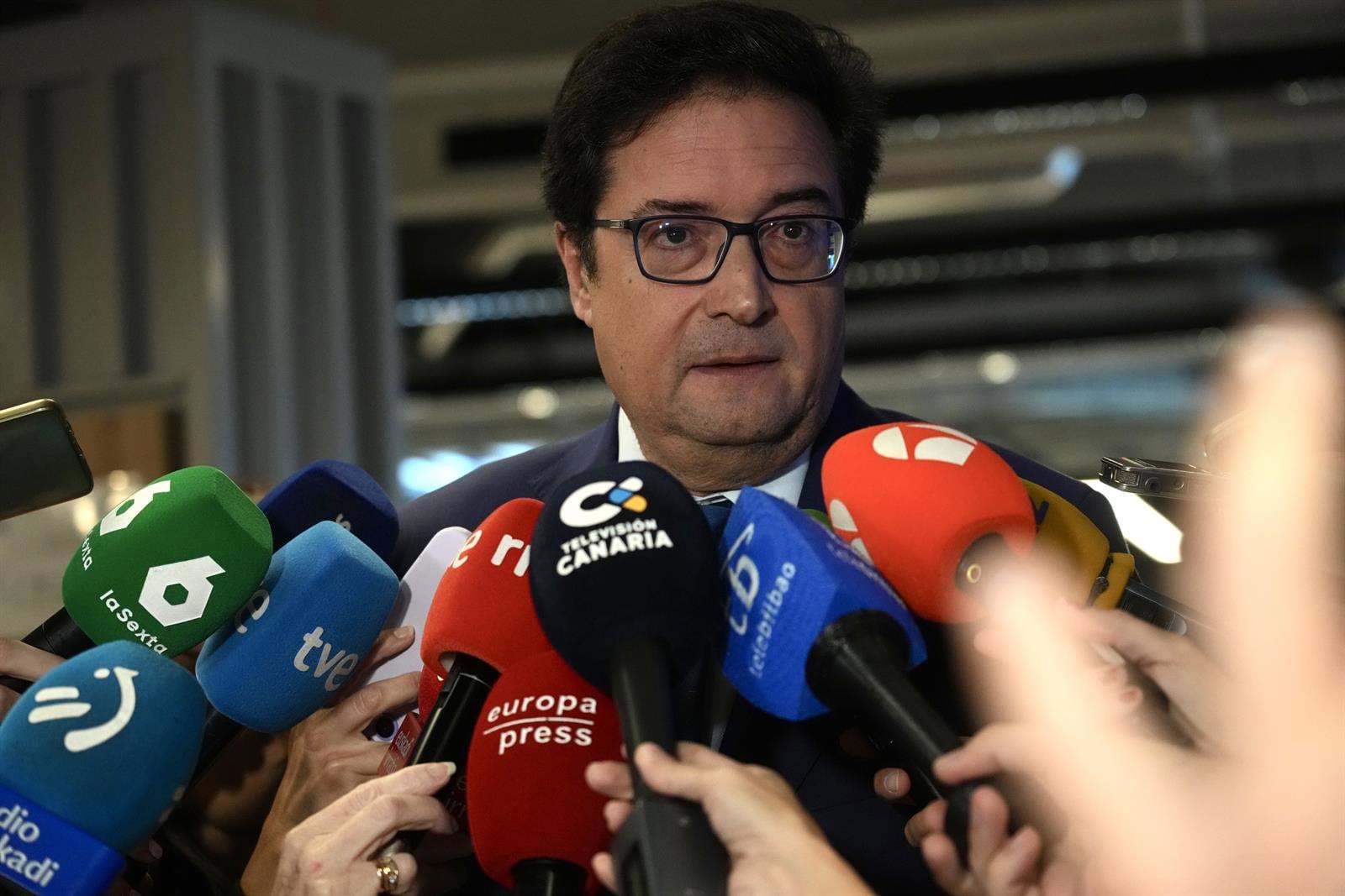 Óscar López ve "intolerable" que Feijóo mezcle a quienes defienden "un mundo mejor" con los saboteadores en Barcelona