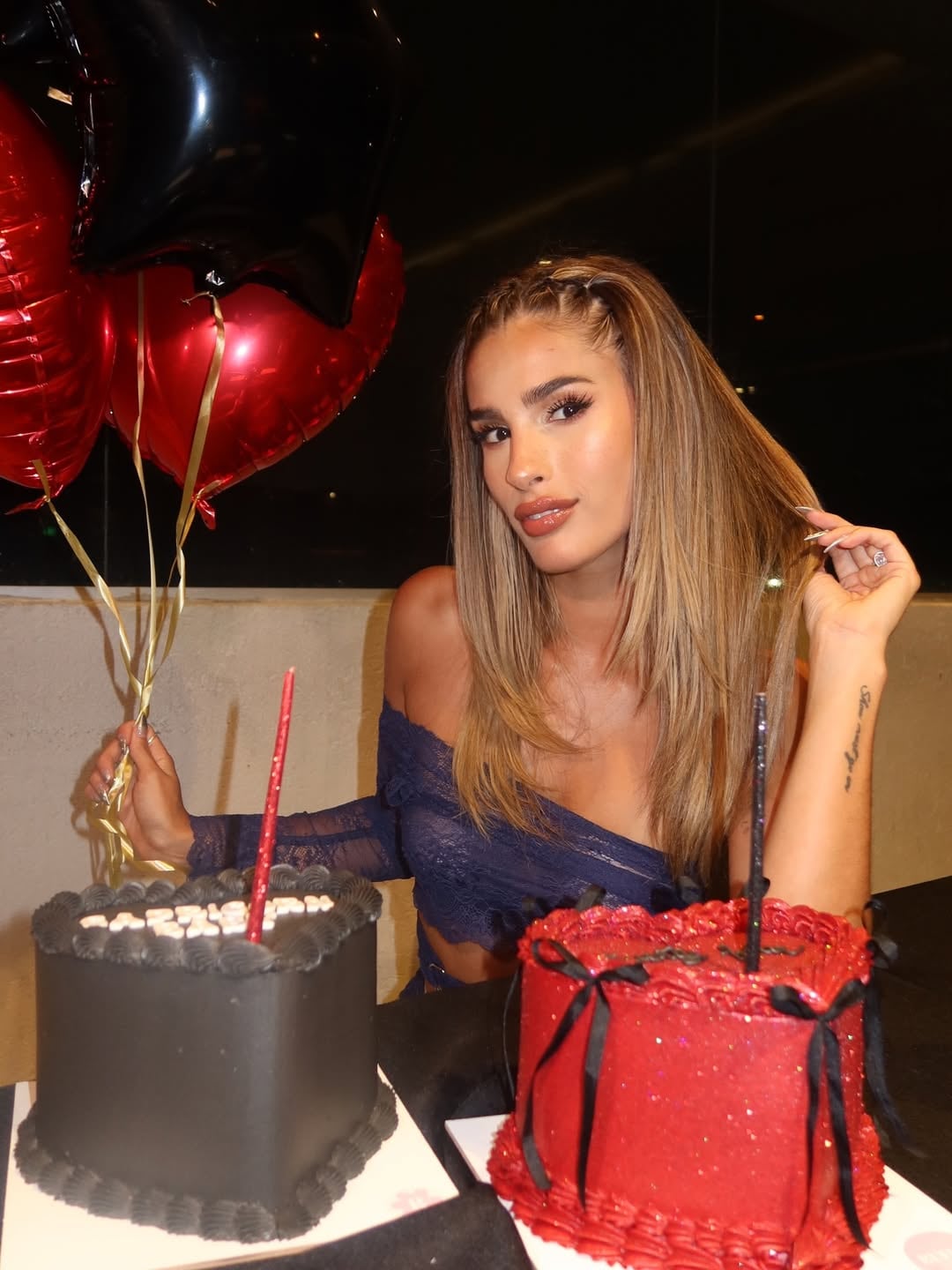 Poggio tuvo globos de helio y dos tortas de cumpleaños