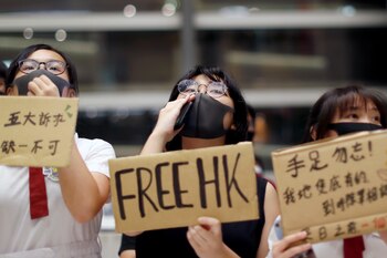 FOTO DE ARCHIVO: Estudiantes anti