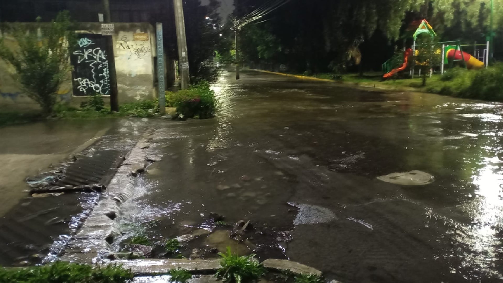 Caos vial inundaciones Izcalli Edomex lluvias (Foto: Jorge Contreras/Infobae México)