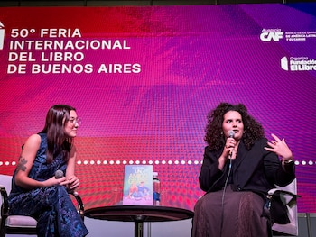 Ivana Kasper fue quien presentó a Rubiales en la sala José Hernández - (Fundación El Libro)