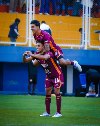 Celebración de David Gonzáles en agónico triunfo de Los Chankas ante Cienciano.