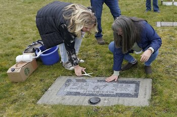 Wendy Jensen, izquierda, y Bonnie