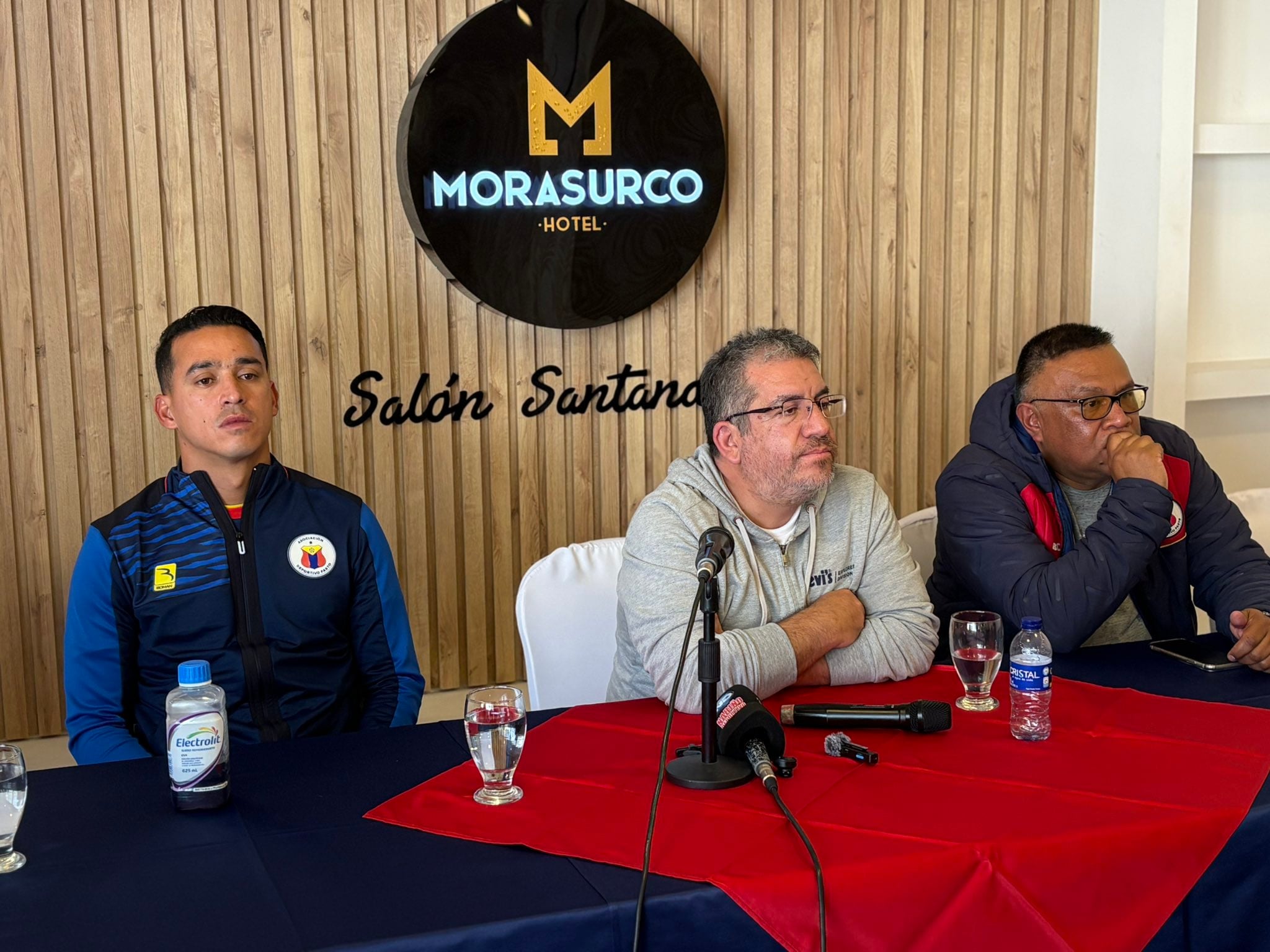 El presidente del Deportivo Pasto, Óscar Casabón, confirmó la noticia en una rueda de prensa en la que también estuvo presente el entrenador del club, Camilo Ayala - crédito @Diego_Bravo25/X