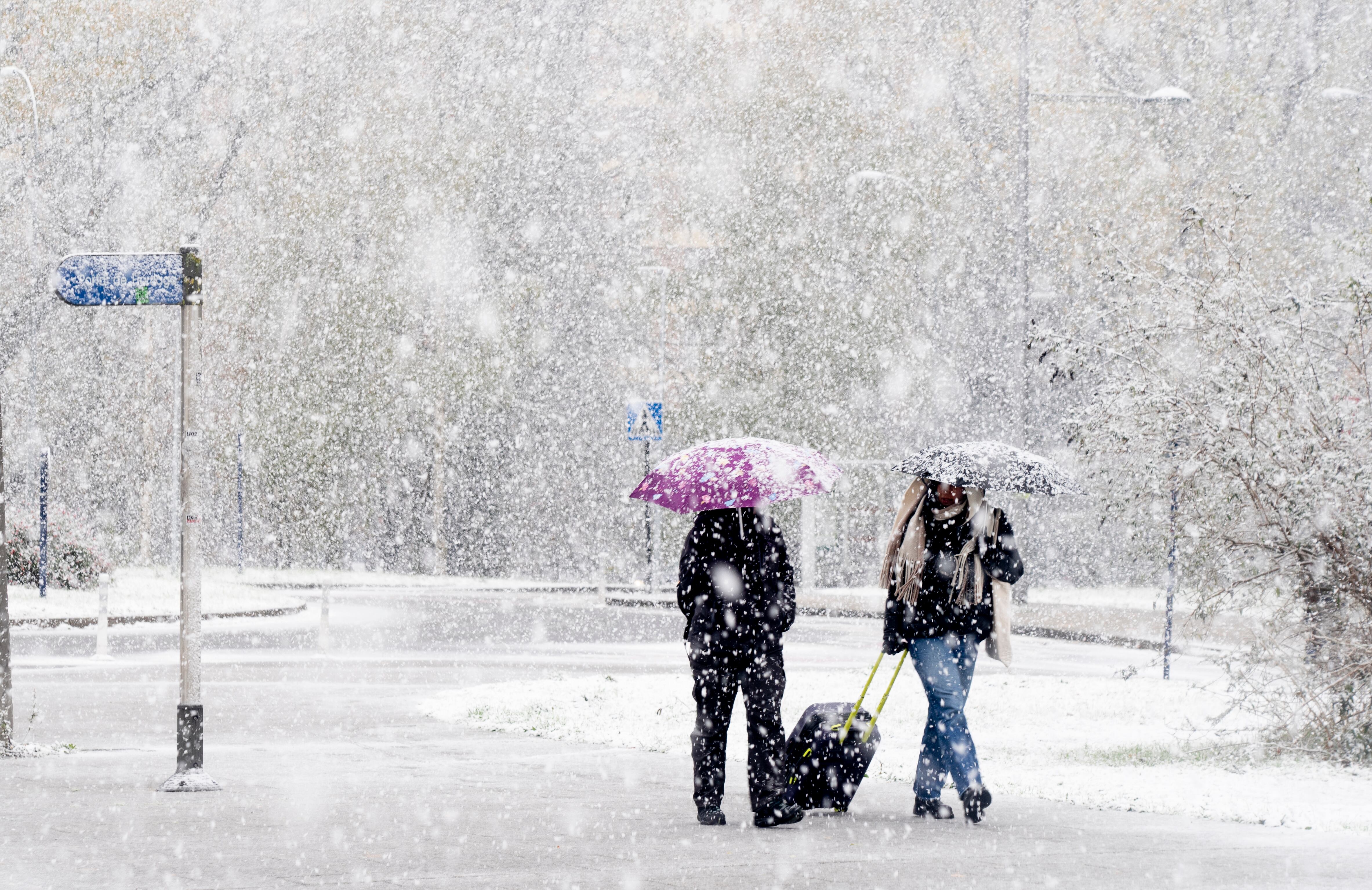 La Aemet alerta de un frente que trae lluvias, nevadas y fuertes rachas de viento: estas son las regiones más afectadas