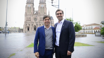 Axel Kicillof recorrida en Luján