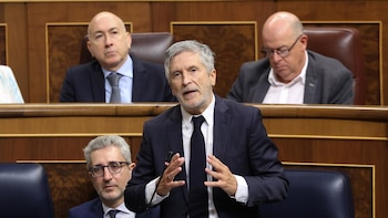 El PP acusa a Marlaska de abandonar a la Guardia Civil contra el narcotráfico y el ministro pide no usar a las víctimas