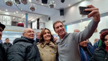 Una de las postales de