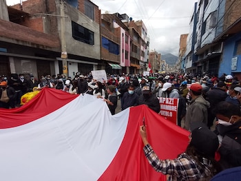 Manifestantes protestan en contra del