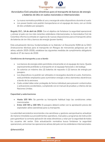 La normativa, alineada con estándares internacionales, prohíbe el uso y recarga de bancos de energía y baterías de litio durante el vuelo - crédito Aerocivil