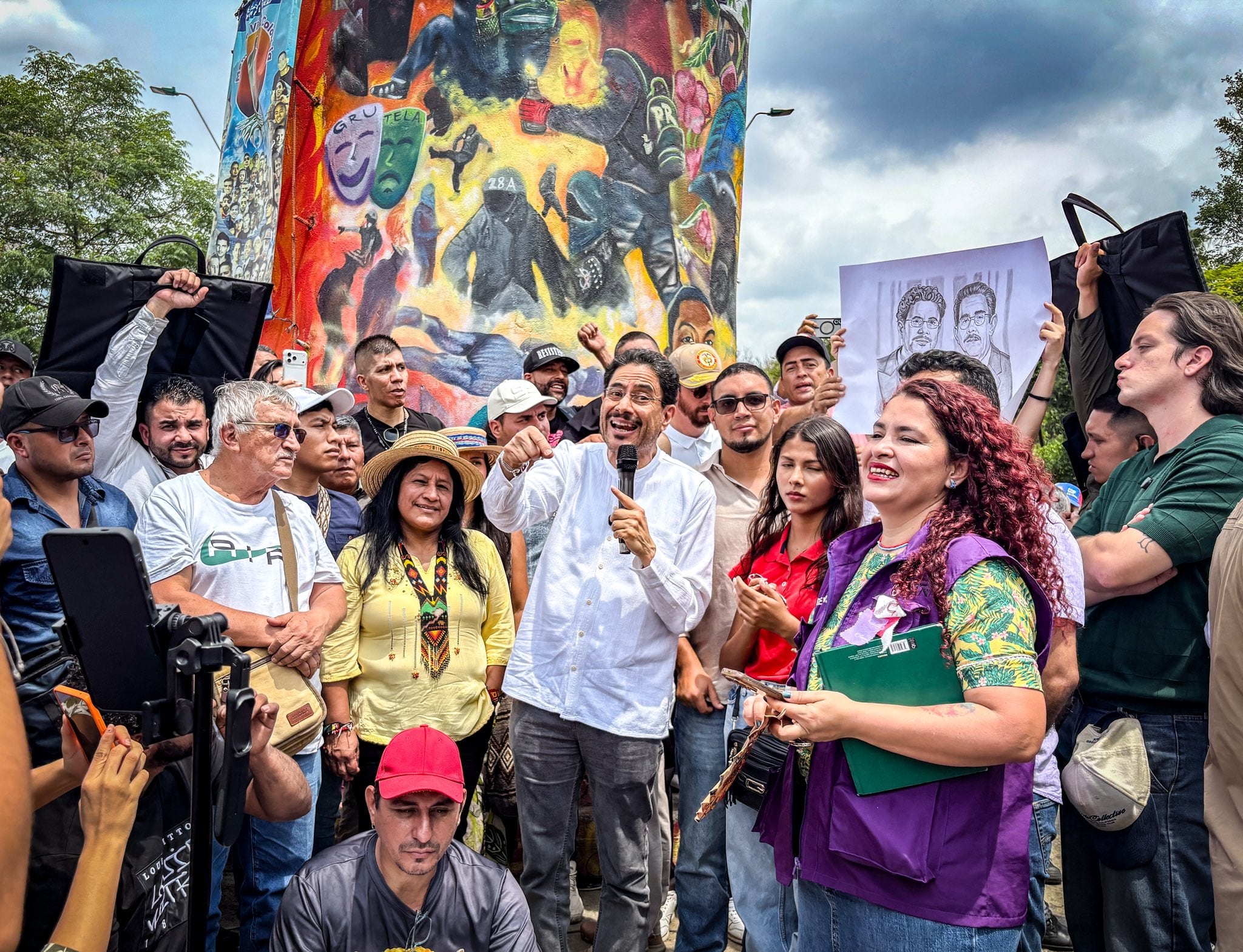 Quilcué acompañó a Iván Cepeda en su paso por Cali - crédito @aida_quilcue/X