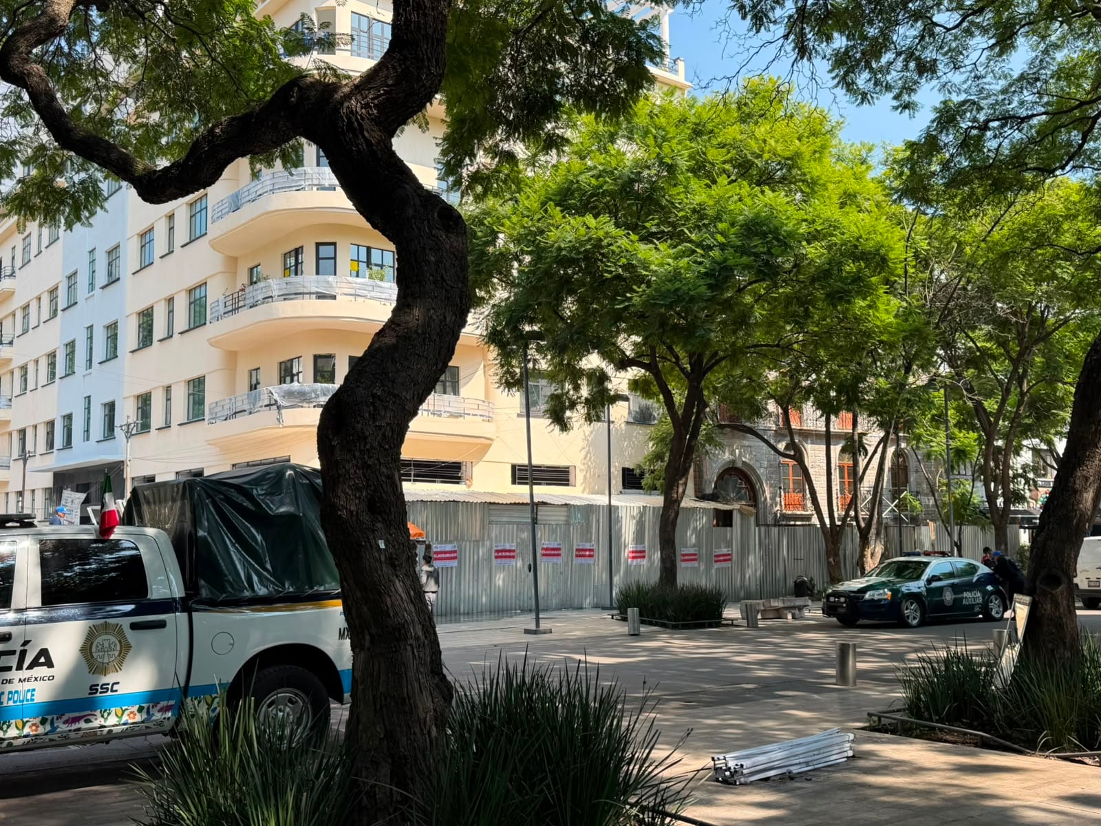 Construyen hotel en el Trevi pese a sellos de clausura