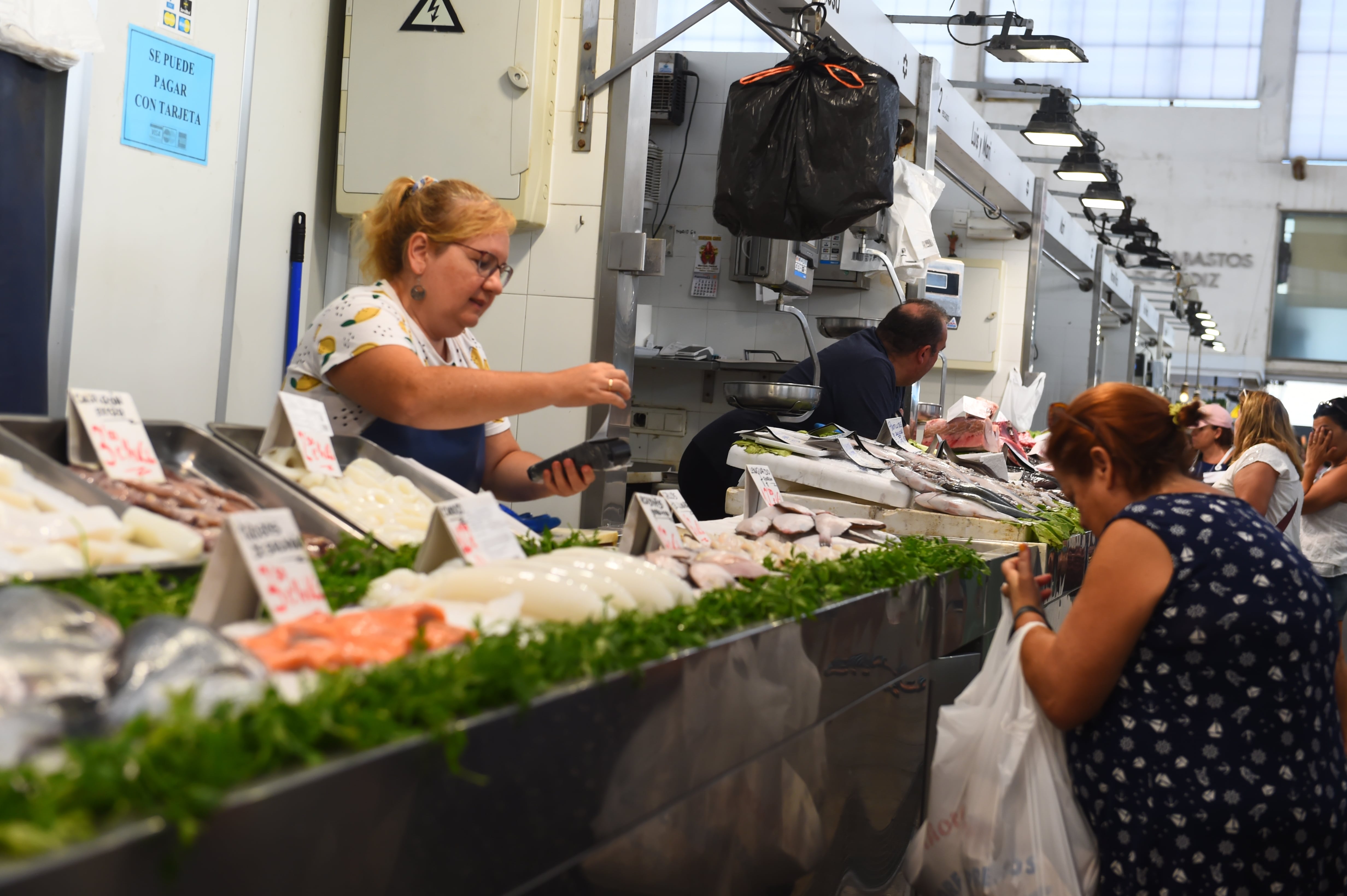 Una pescadería en el mercado de Cádiz (Shutterstock España)