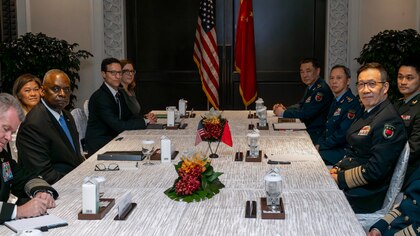 Los máximos jefes militares de Estados Unidos y China se reunieron en medio de la tensión por Taiwán y el mar Meridional