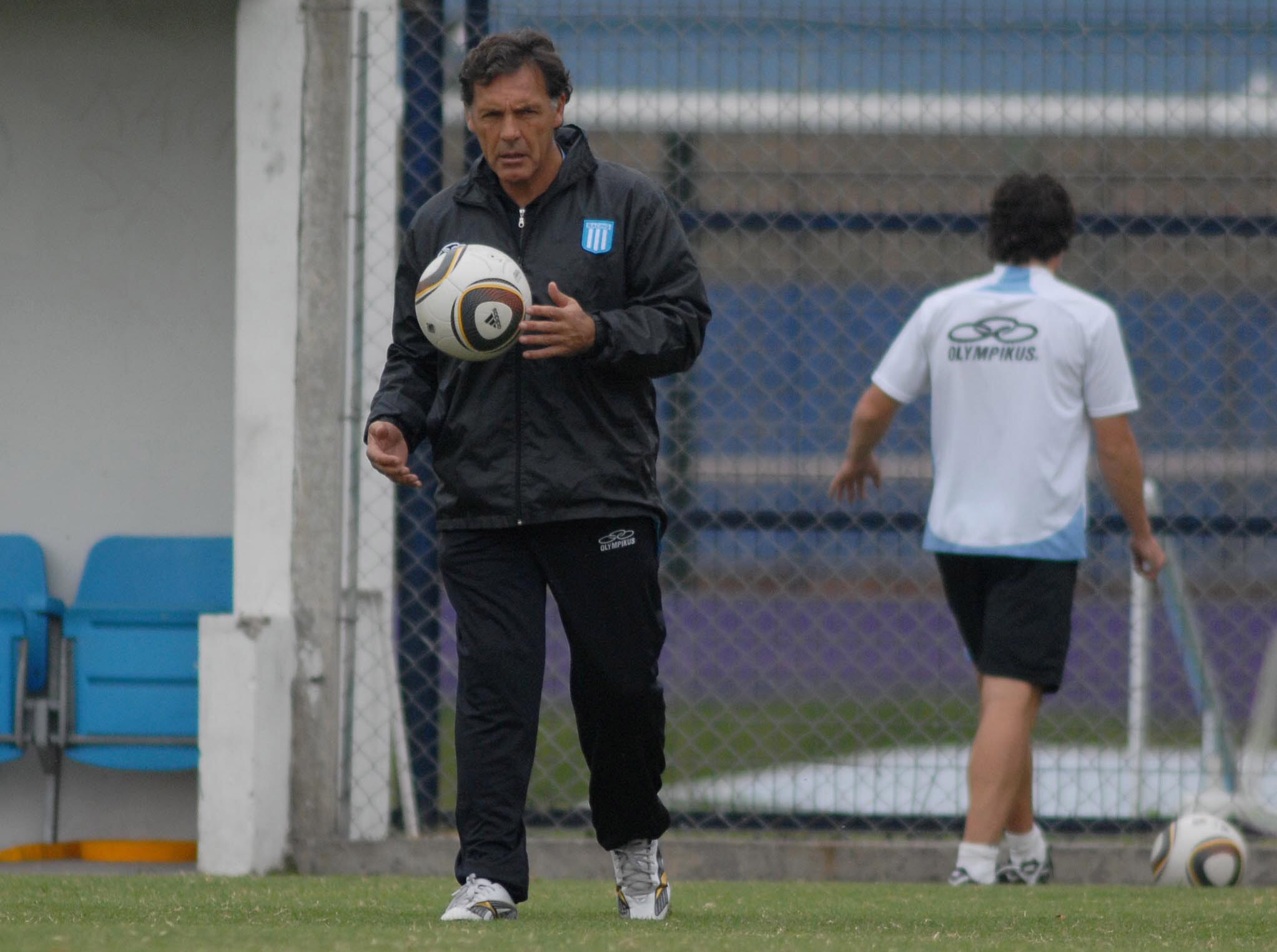 Con la ropa de DT de Racing en el 2010 (Fotobaires)
